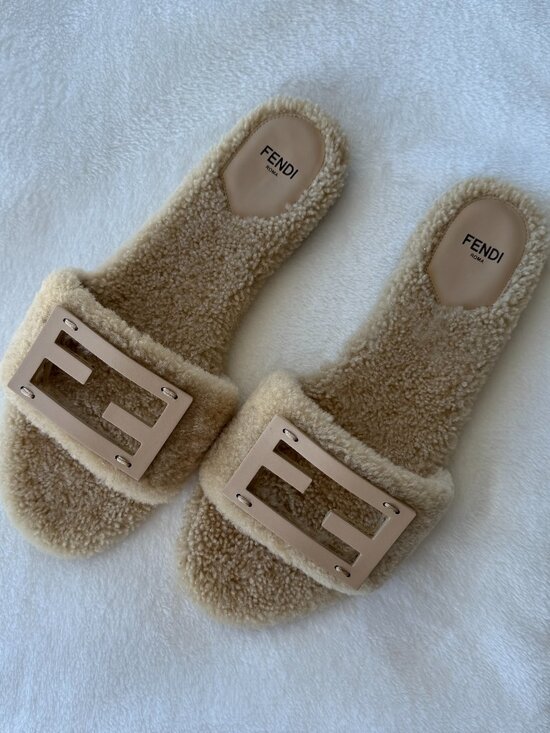 NEW FENDI SLIDES SANDAL FLATS SIZE 39 Fit For 8-9US - Picture 2 of 4